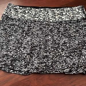 Lululemon Black and white marble Lululemon skirt regular 6